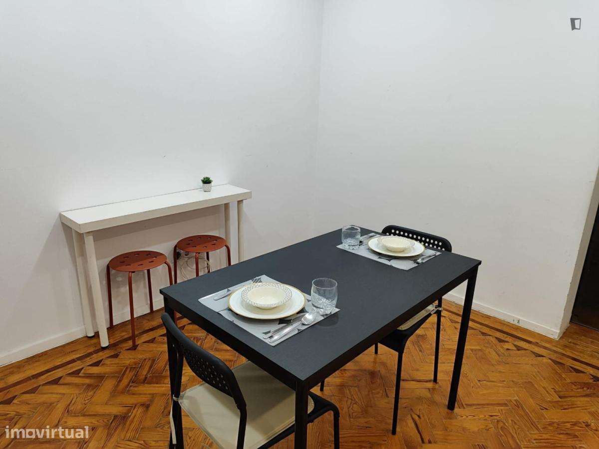 Quarto - localizado em Almada Lisbon - Grande imagem: 5/9