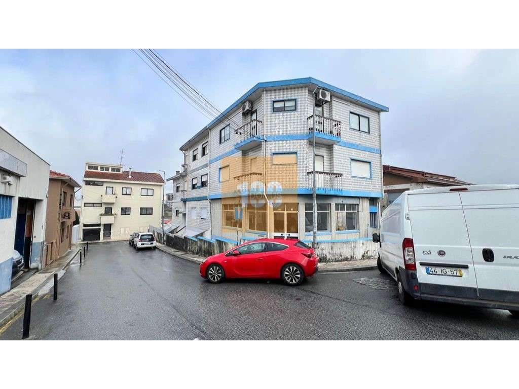 Espaço comercial com potencial para habitação T3 em Rio Tinto - Grande imagem: 2/26