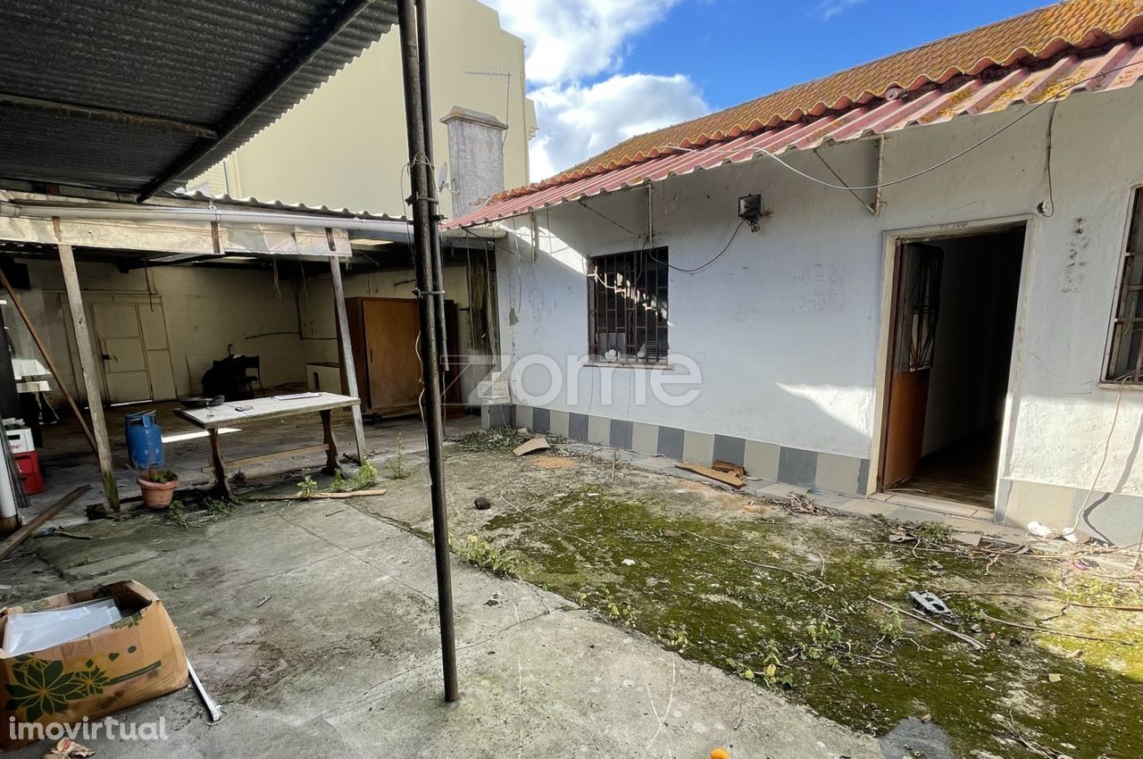 Espaço comercial e residencial à venda em Porto Alto / Samora Corre...