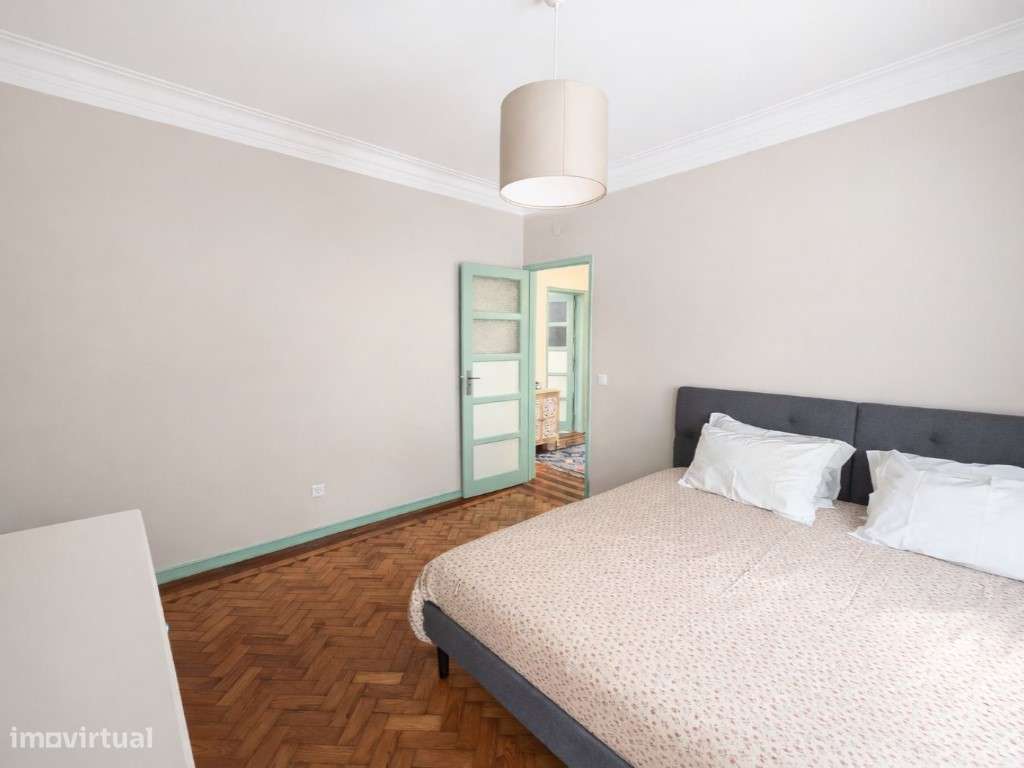 Moradia Isolada Totalmente Remodelada | Potencial para 7 Quartos | ...-12