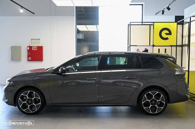 Opel Astra Sports Tourer - 4