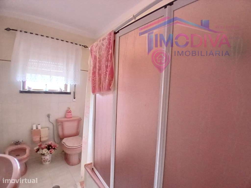 Moradia térrea T4, com churrasqueira e jardim em Arega-30
