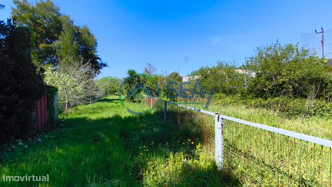 Moradia T6 com grande terreno, Meadela-50