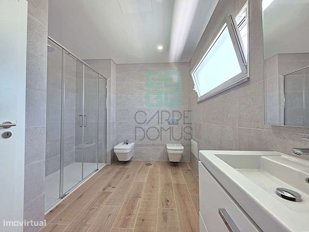 Moradia T4 com Piscina e Garagem Dupla perto do Centro de Tavira-23