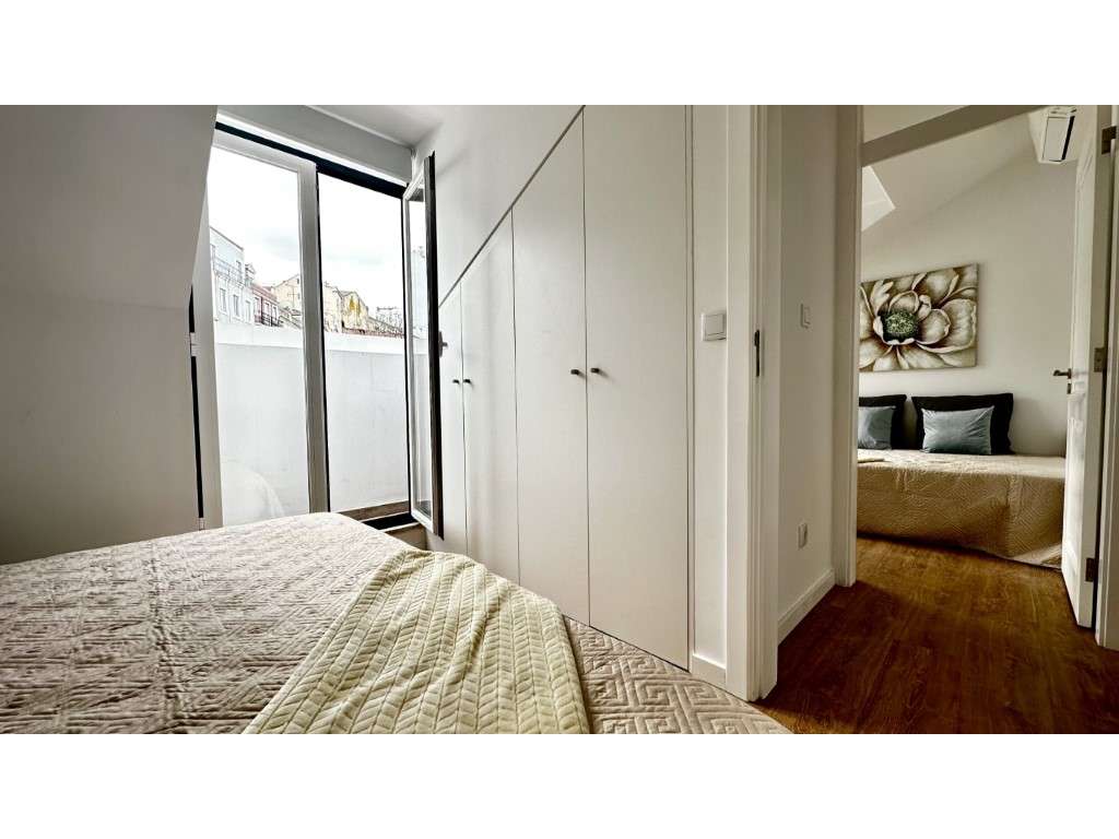 Apartamento T2 Renovado em São Vicente-7