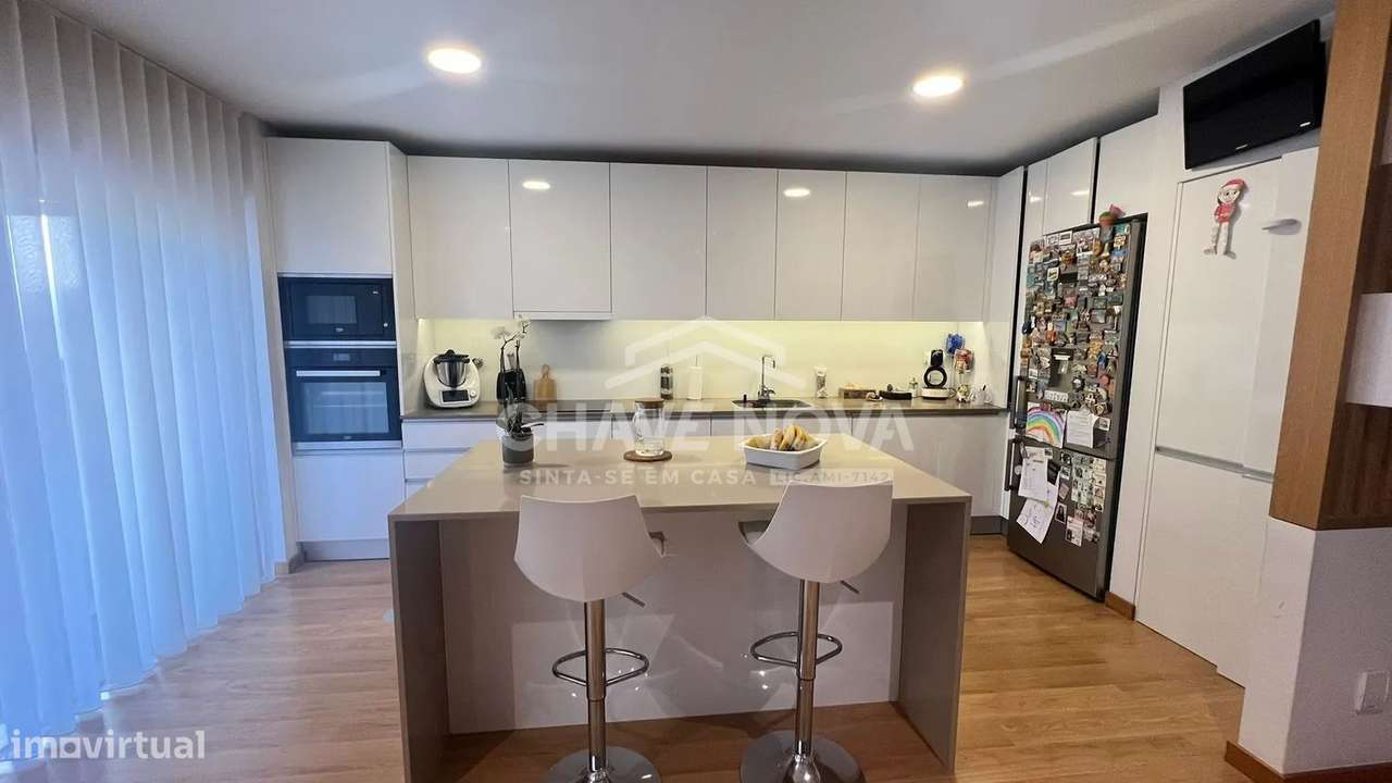 Apartamento T3 em condomínio fechado com piscina e jardim - Grande imagem: 2/23