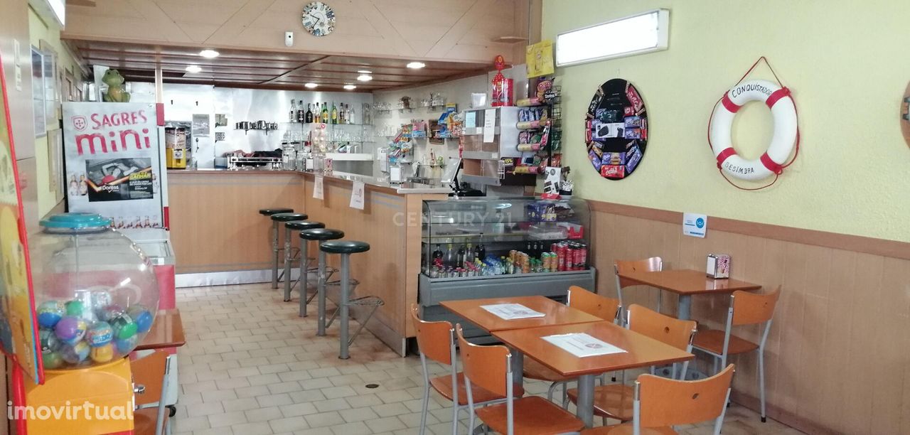 loja com comercio (café) em Caparide, S. Domingos de Rana.