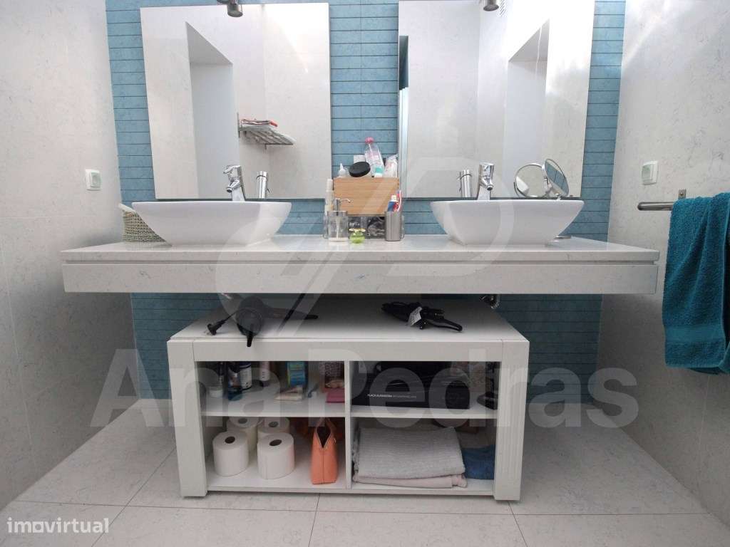 Contemporânea Moradia T4-21