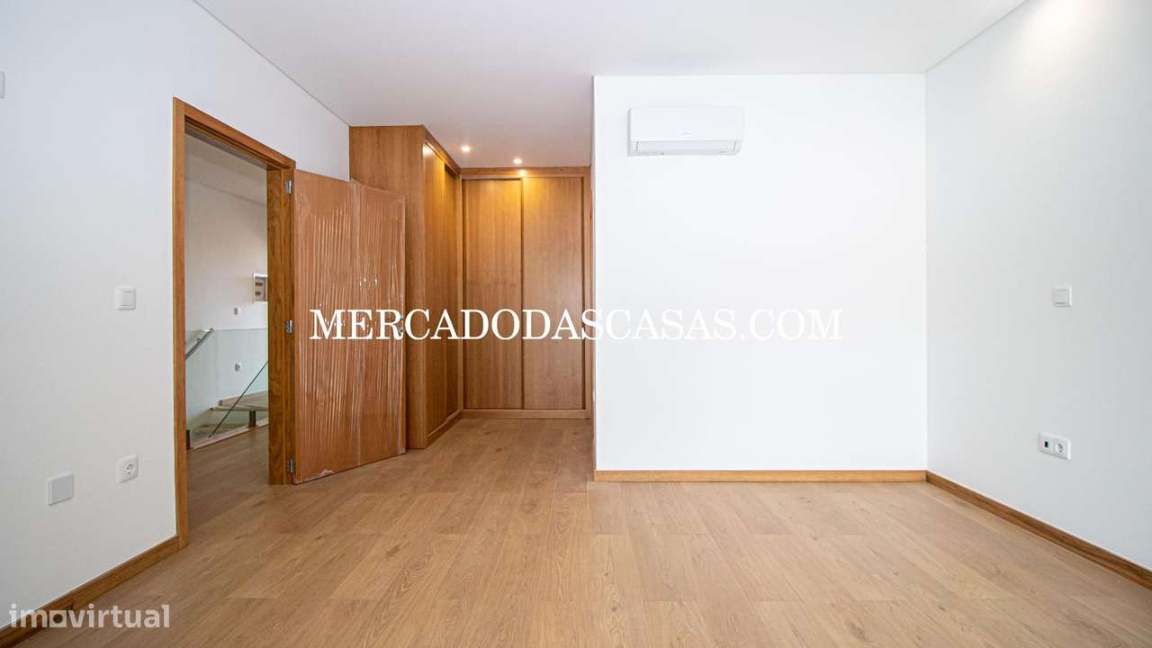 Moradia T3 em Lobão, muita luz e amplitude-11