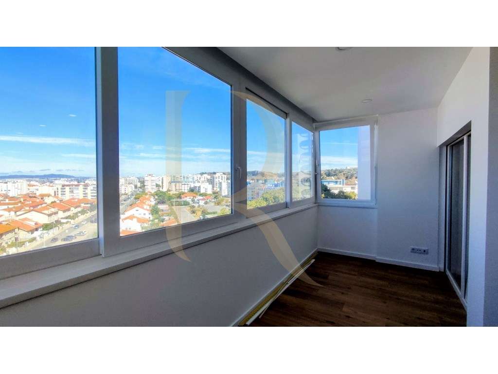 Apartamento T2 remodelado com vista mar, elevador e parqueamento na... - Grande imagem: 4/27
