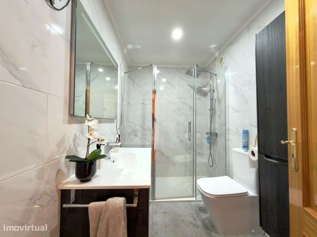 Apartamento T4 com Garagem box, na Amadora-14
