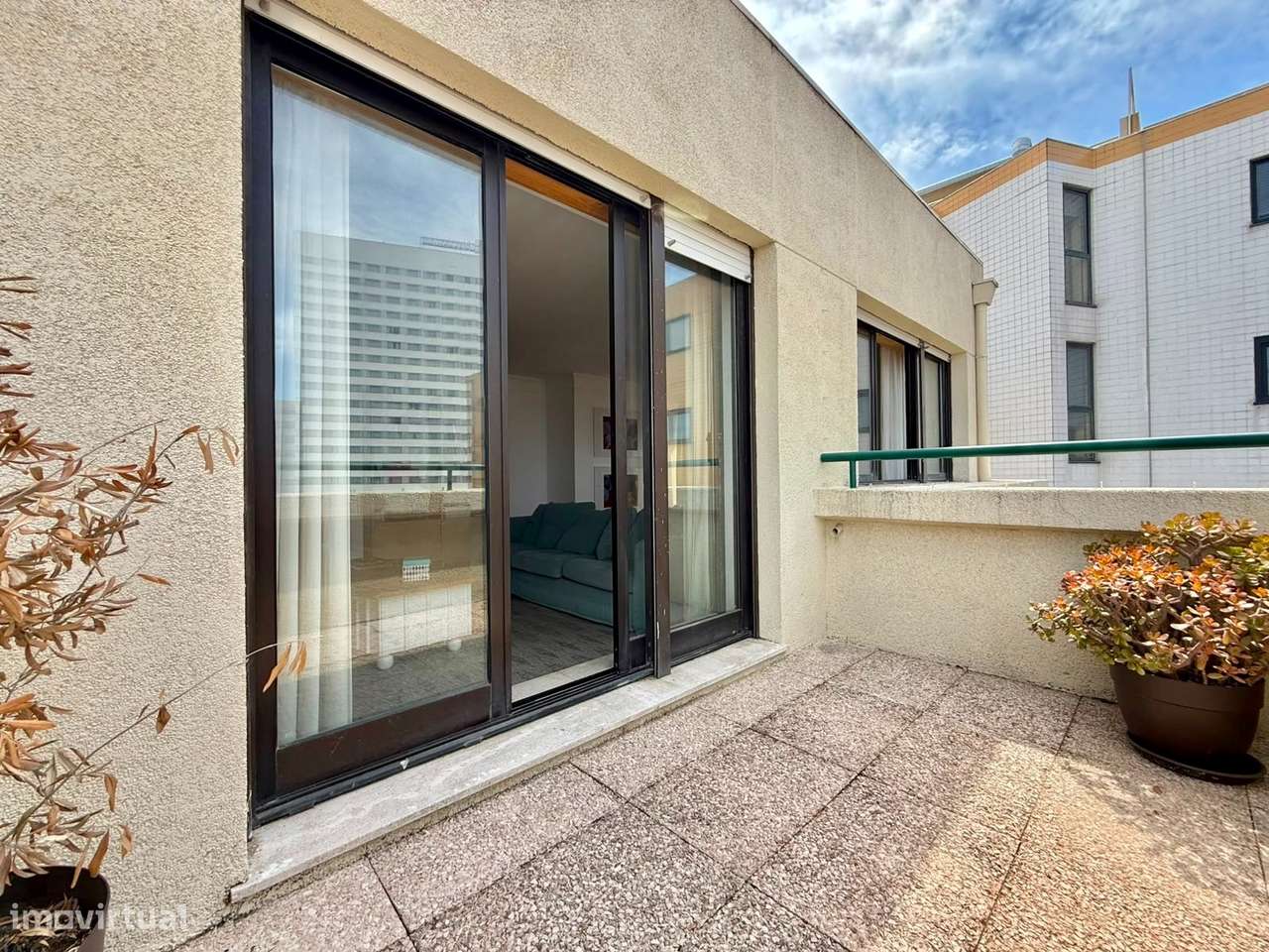 Apartamento T2 MOBILADO, no último piso, em Soares dos Reis!-5