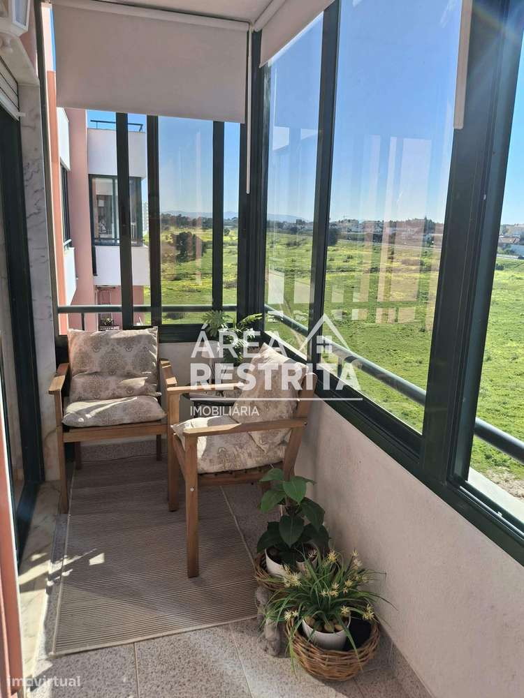 Apartamento T2 com elevador e parqueamento nos Fidalguinhos-12