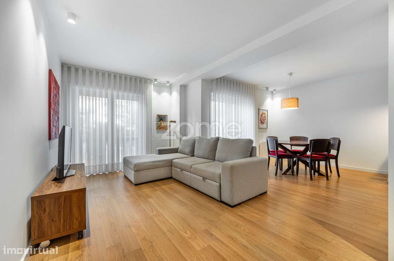 T1 de Charme Renovado com varandas e garagem na Foz - Grande imagem: 3/28