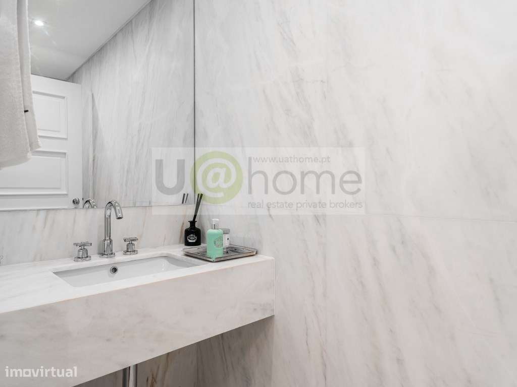 Apartamento T4+ 1 na Lapa-12