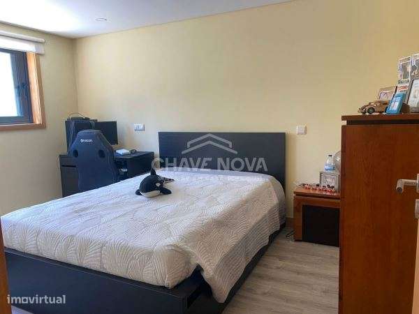 Moradia T4 de 4 frentes c/ Terreno e Armazém, em Vilar de Andorinho - Grande imagem: 5/25