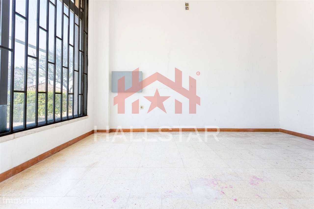 Loja / 220m² de Área Total / Quinta da Alçada-10
