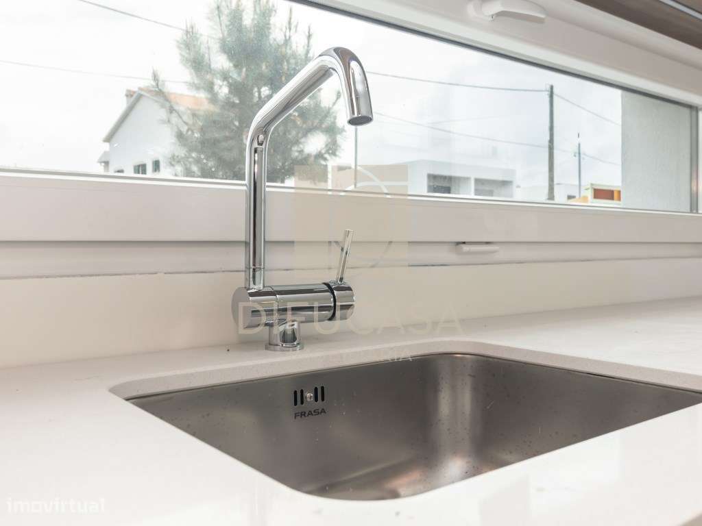 Moradia Isolada T4 c/ Piscina e Garagem-18