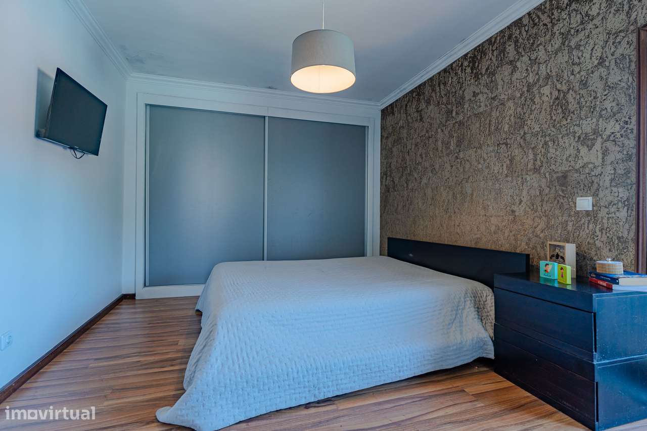 T3 Geminada com jardim, terraço e garagem em Canelas-16