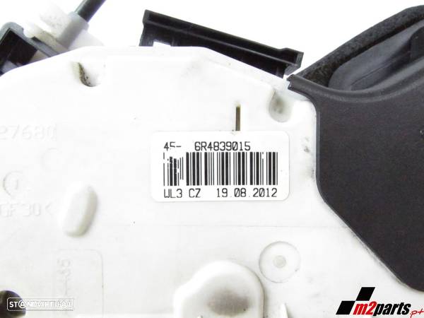 Fecho da porta Esquerdo/Trás Seminovo/ Original VW POLO (6R1, 6C1) 6R4839015 - 4