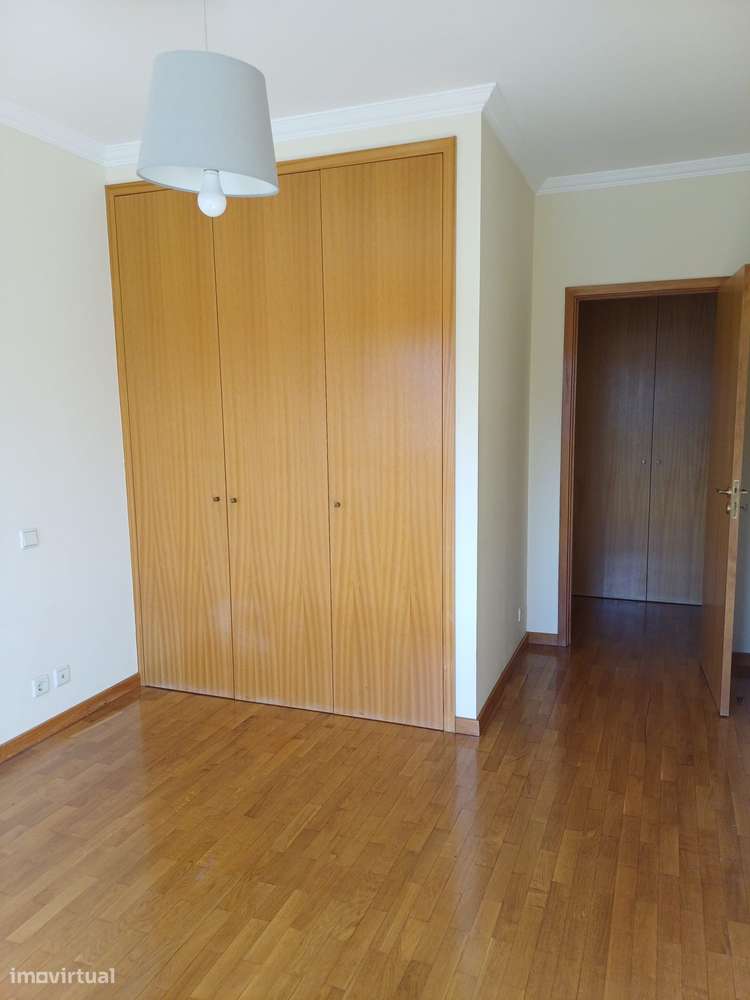 T1 Semi mobilado e equipado com lugar de garagem - Caulinos - Grande imagem: 4/9