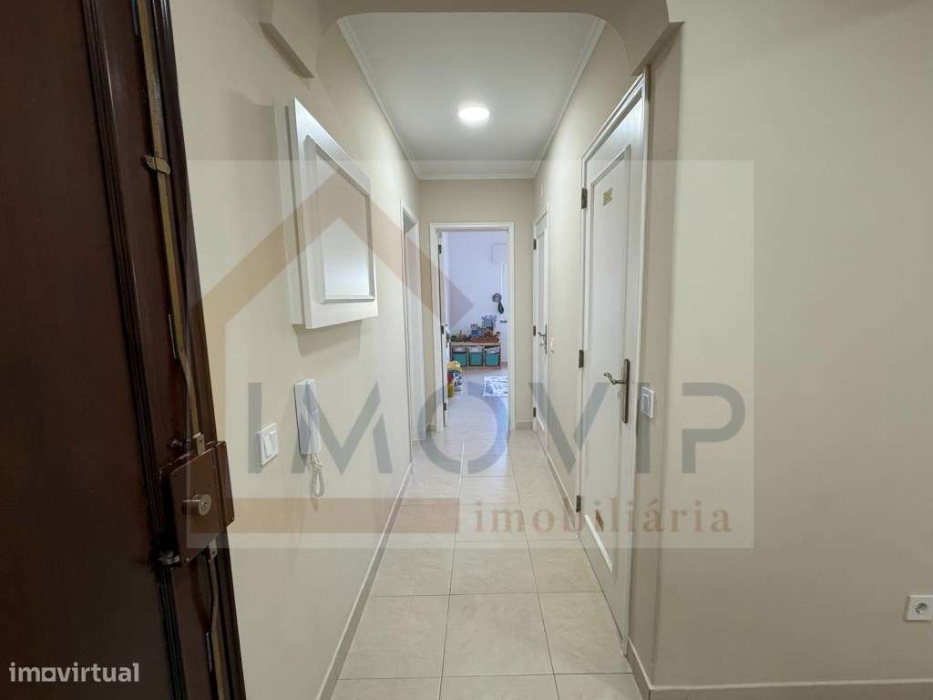 Apartamento T3 totalmente remodelado em zona nobre Setúbal-2