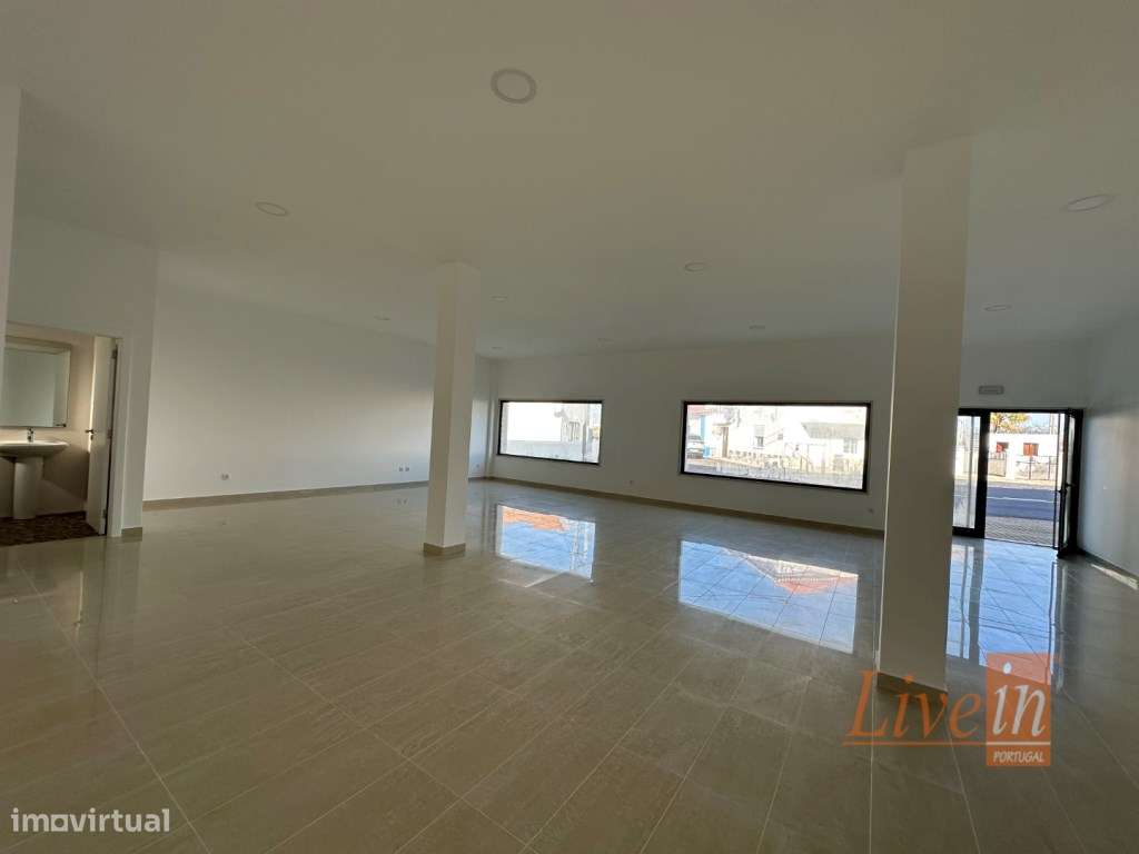 Loja com 111m2 na Carvoeira - Grande imagem: 2/14