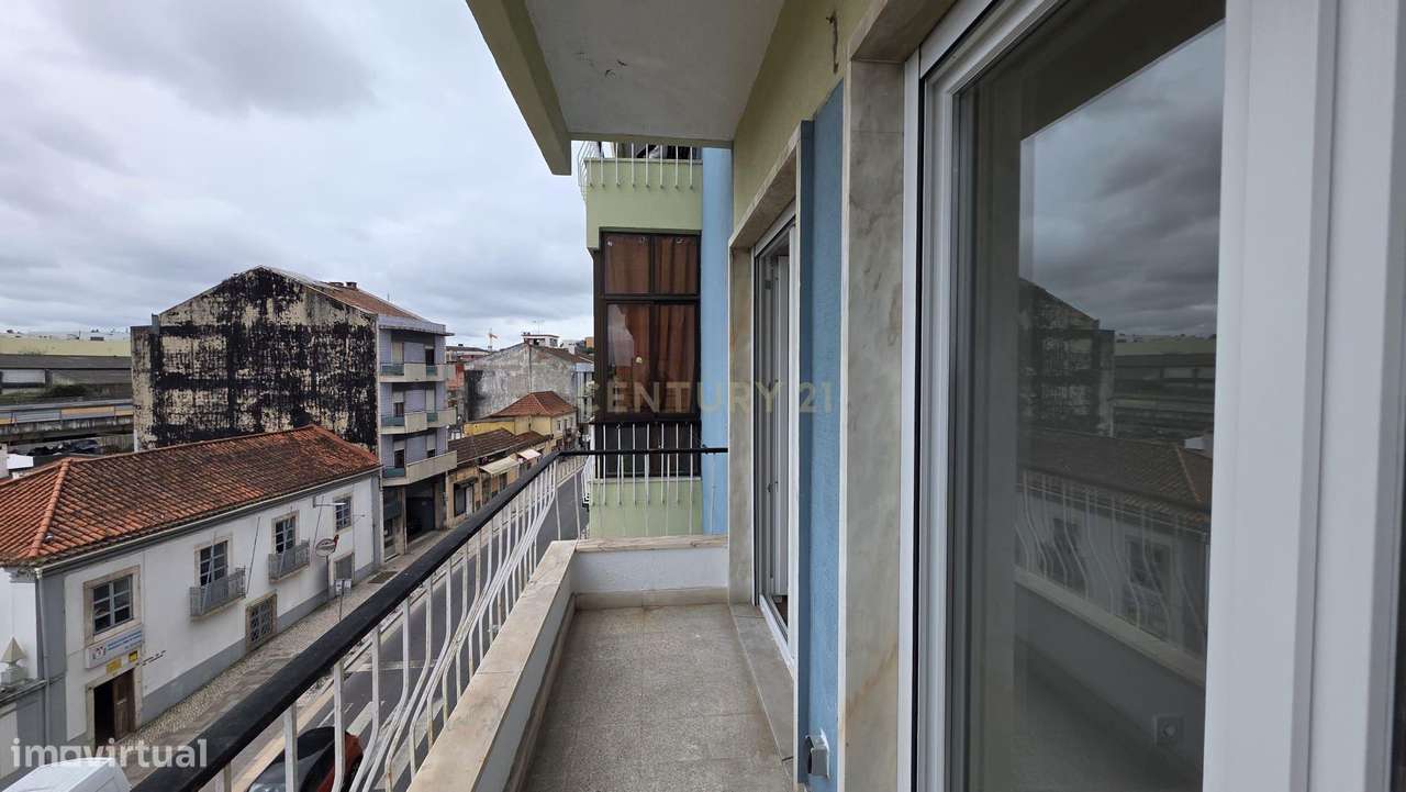 Apartamento T3 Renovado com elevador em Camarate – Pronto a Habitar-16