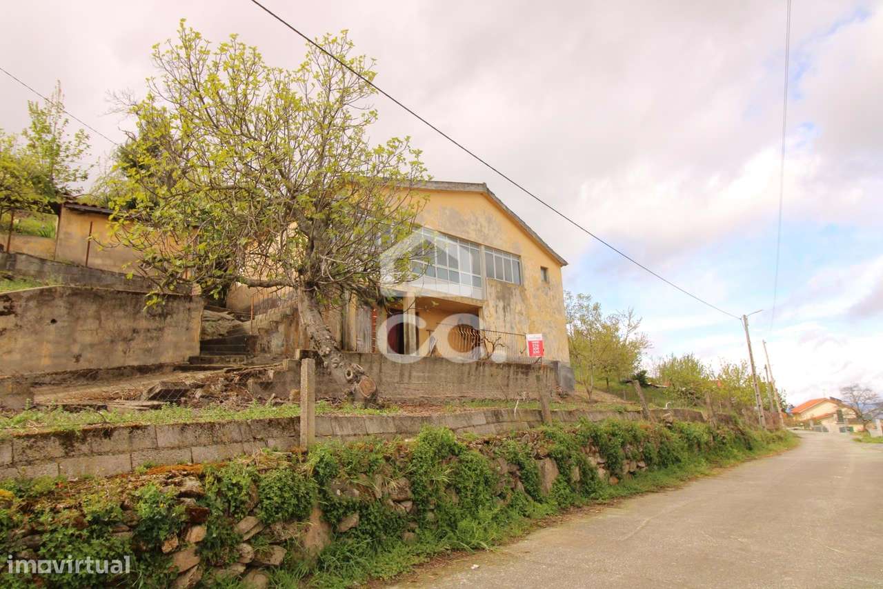 Moradia para reconstrução com vistas desafogadas para a montanha - Grande imagem: 4/36