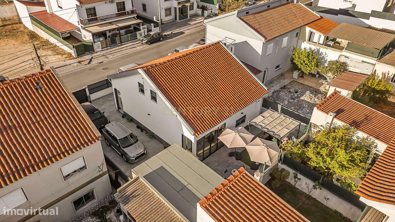 Moradia T3 isolada com garagem, Quinta do Conde-46