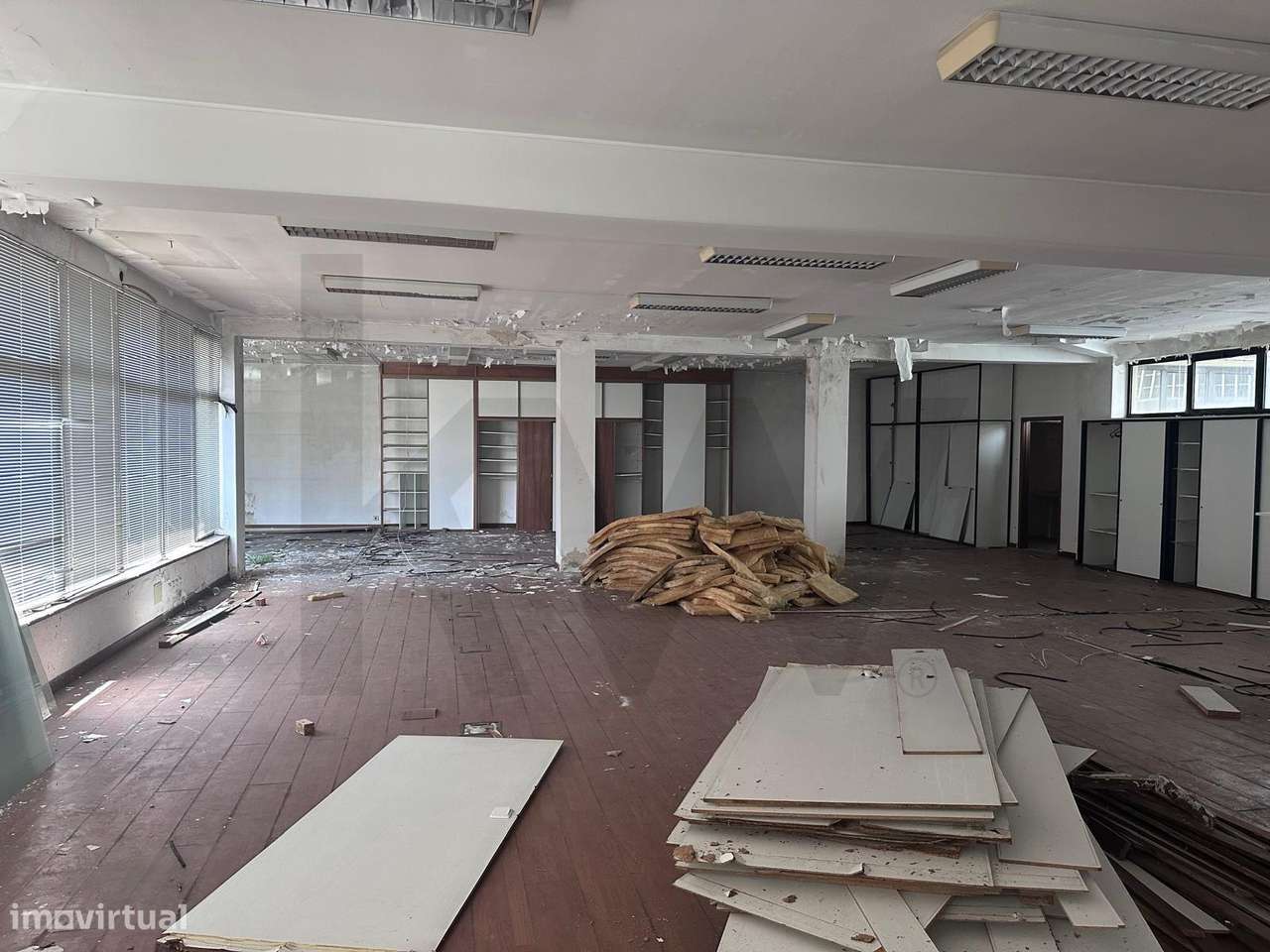 VENDA – PRÉDIO COM GRANDE POTENCIAL EM PERAFITA - OPORTUNIDADE ÚNICA D - Grande imagem: 4/13