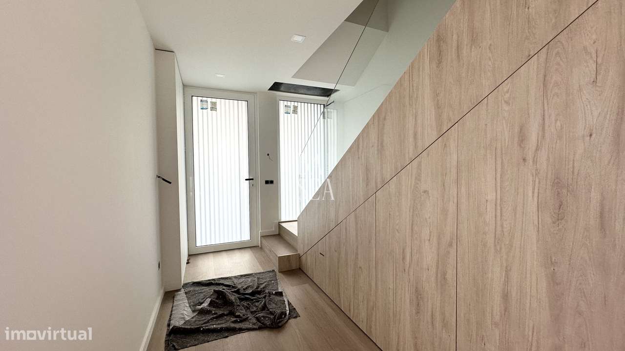 Moradia nova  de gaveto com 3 suítes em Lanhoso Póvoa de Lanhoso - Grande imagem: 4/29