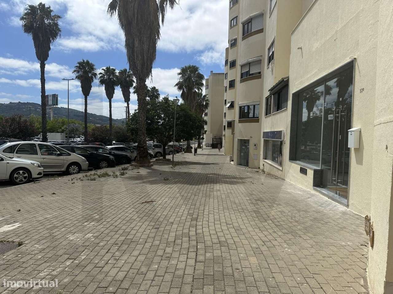 LOJA NA AVENIDA DAS DESCOBERTAS INFANTADO LOURES 180 M2 E 2 ENTRADAS-16