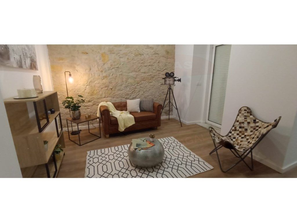 Apartamento T2 c/logradouro , S. Domi...