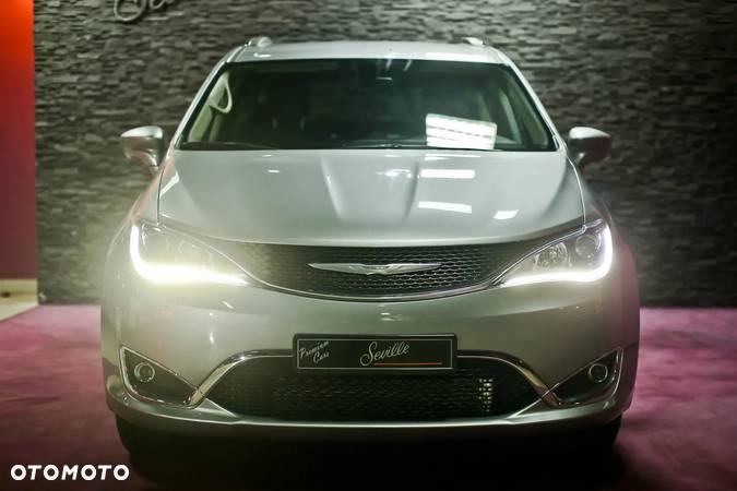 Chrysler Pacifica - 2