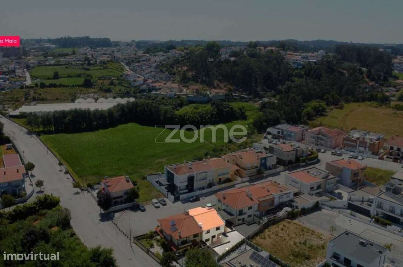 Moradia T4, de três frentes, na Cidade da Maia!-39