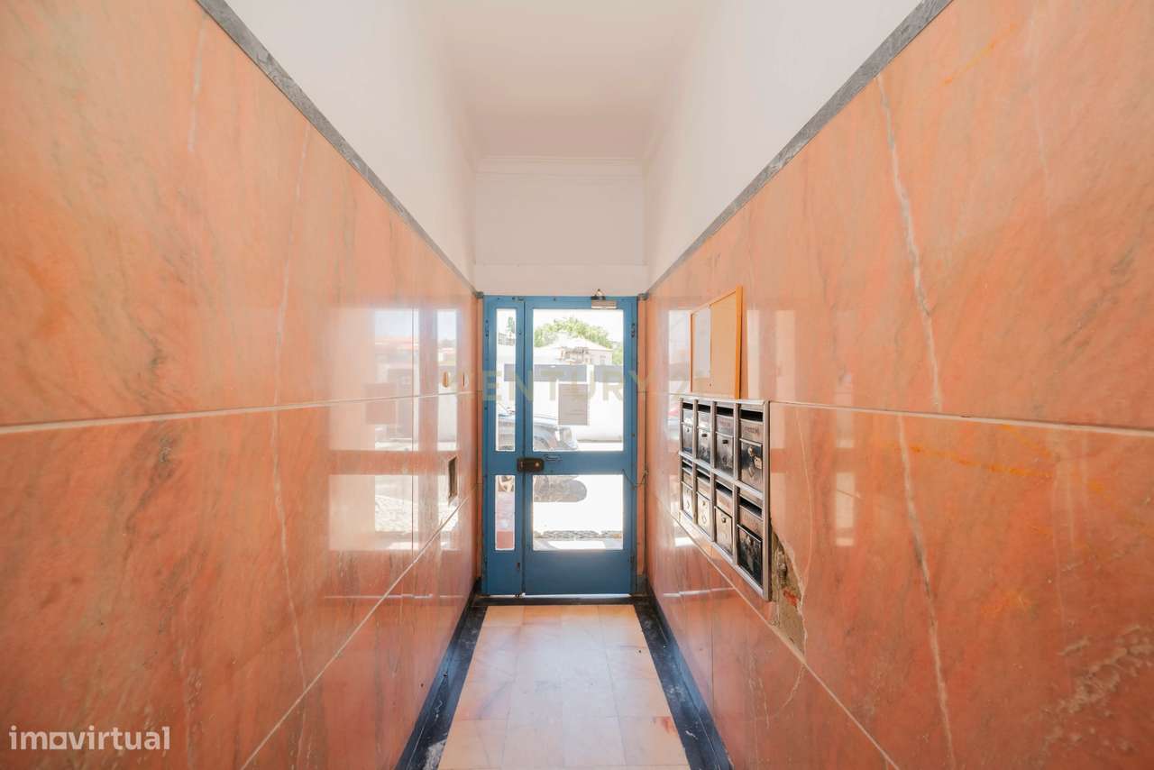Oportunidade Investimento - Apartamento T2 | Mercês | Algueirão Mem Ma-23