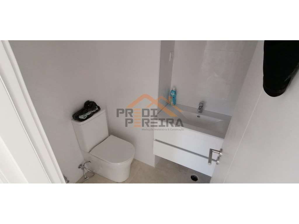 Apartamento T3 totalmente remodelado - Santo António dos Cavaleiros...-21