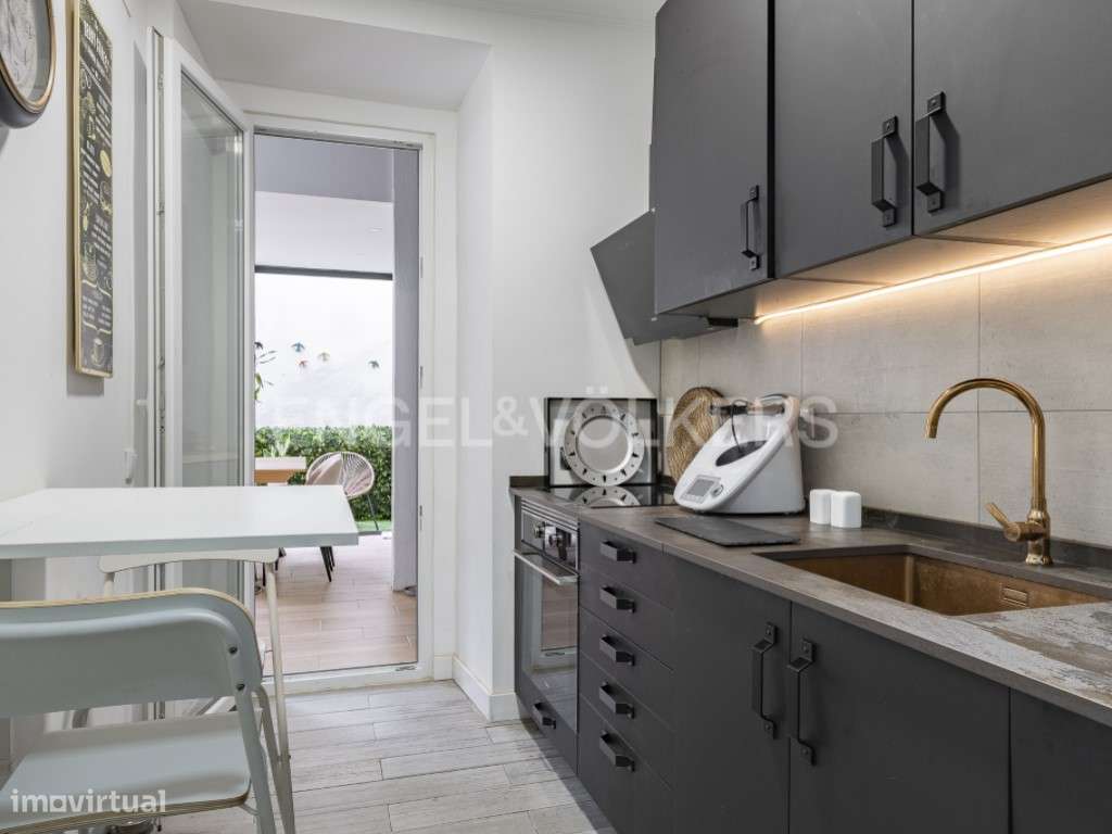 T4 remodelado com terraço e jardim Anjos / Arroios-9