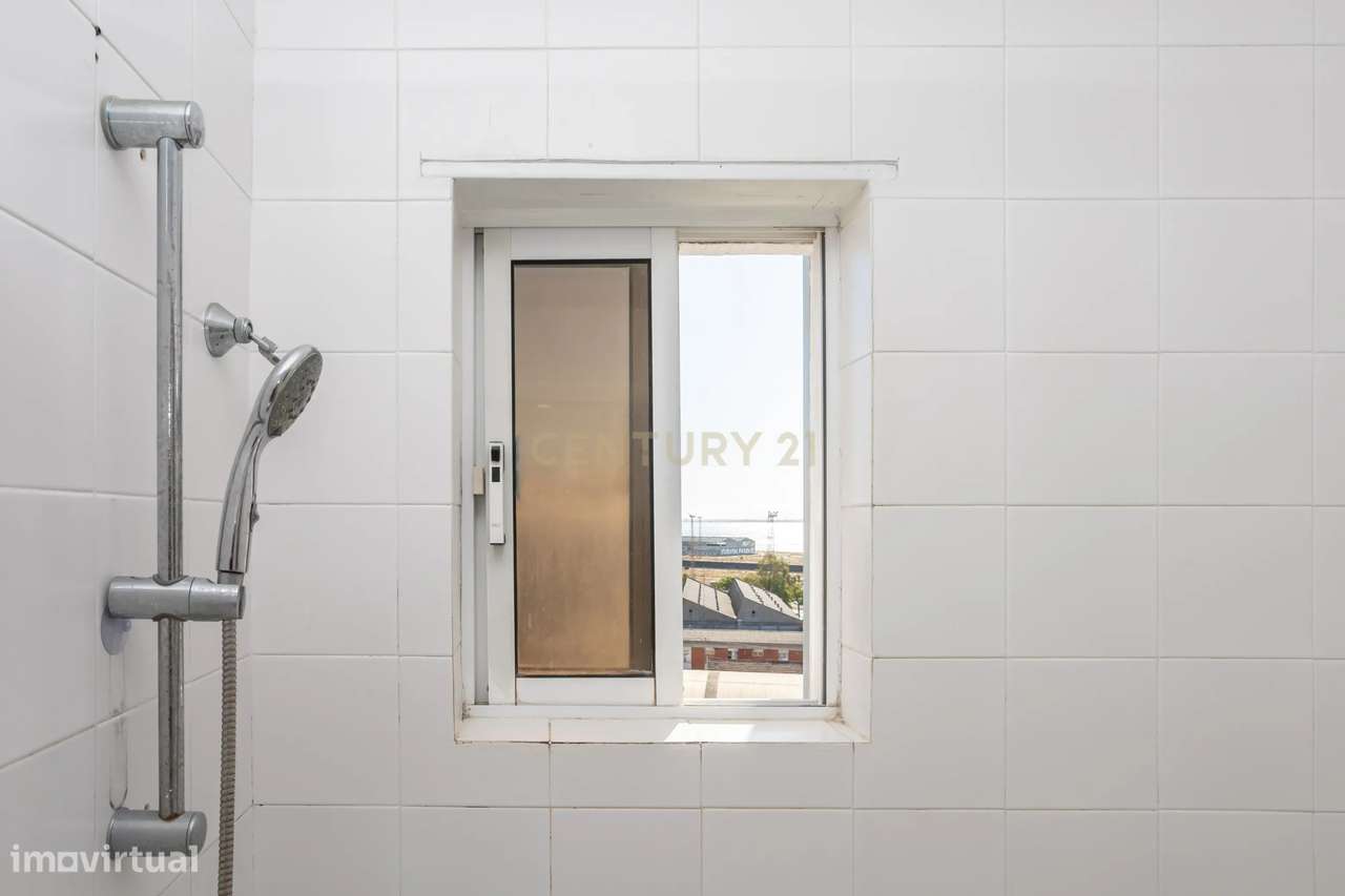Apartamento T3 em Almada com Excelente Localização-45