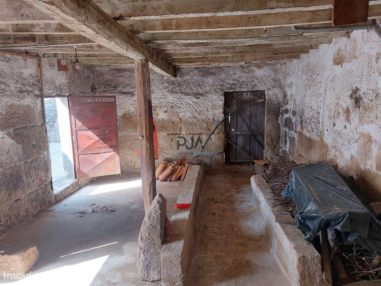 Moradia T2 para remodelar em São Paio, Gouveia - Grande imagem: 4/10