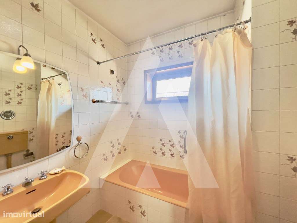 Apartamento T4 Duplex no centro de São João da Madeira-20