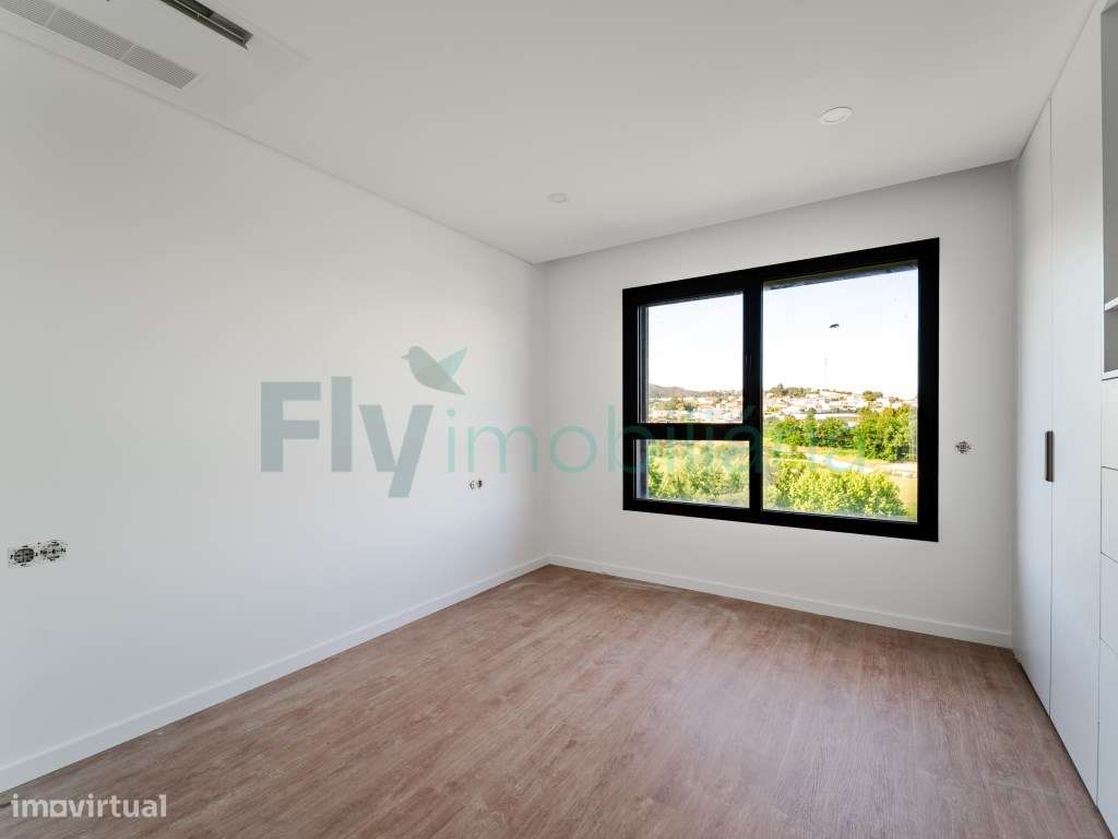 Apartamento T3 com excelente áreas em zona central de Lousada-25