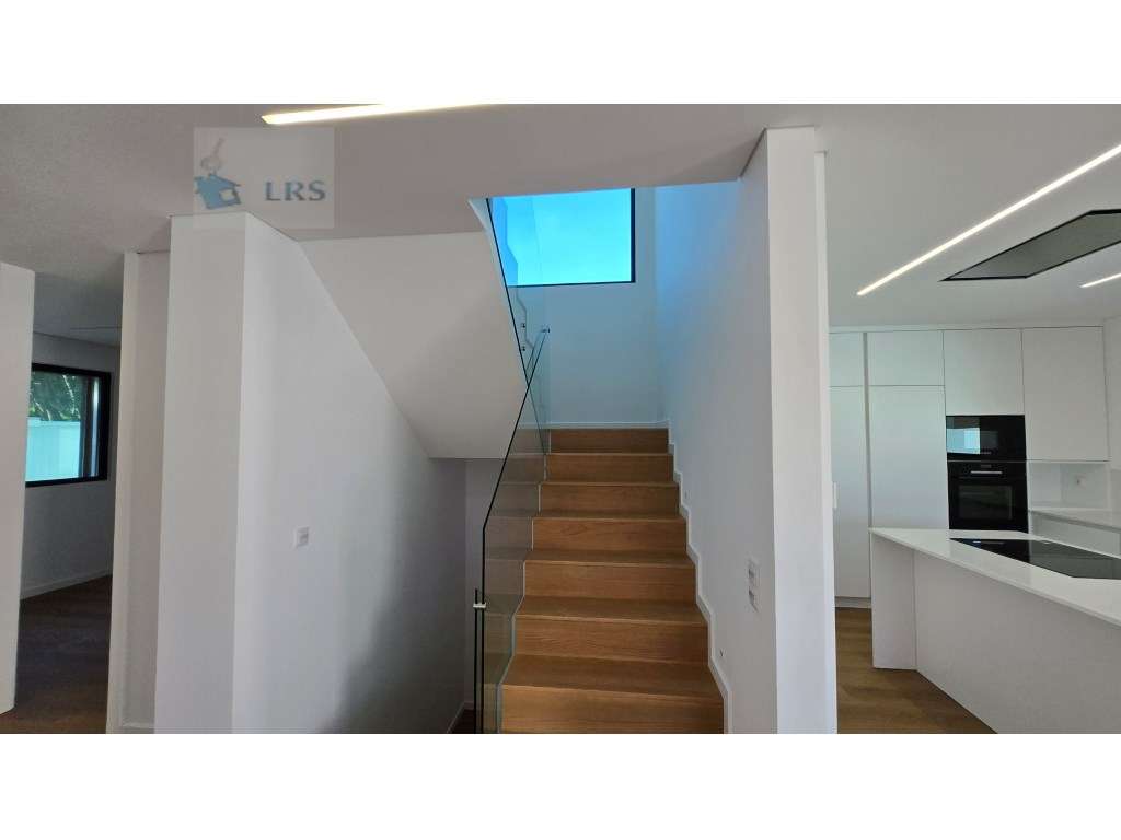 Murches, lindos acabamentos, moradia isolada com 3 suites e 1 quatr...-24