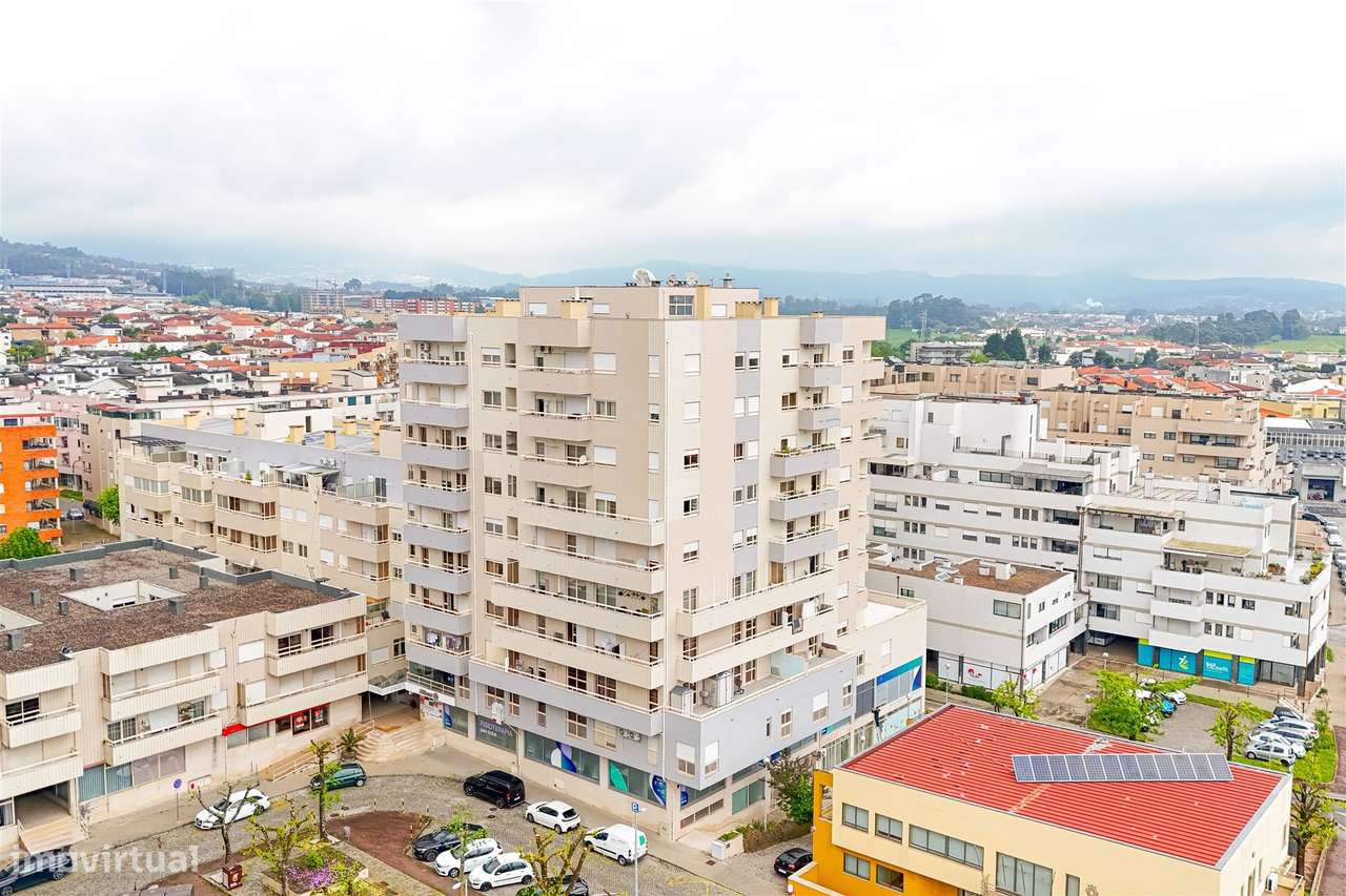 Apartamento T4 em Barcelos – Espaço, Conforto e Excelente Varanda!-4