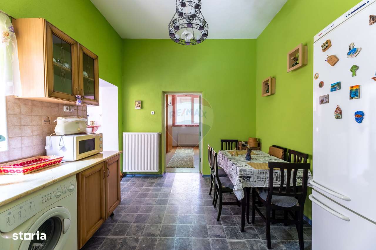 Casă de inchiriat  2 camere, curte intimă – zonă centrală - Imagine principală: 5/11