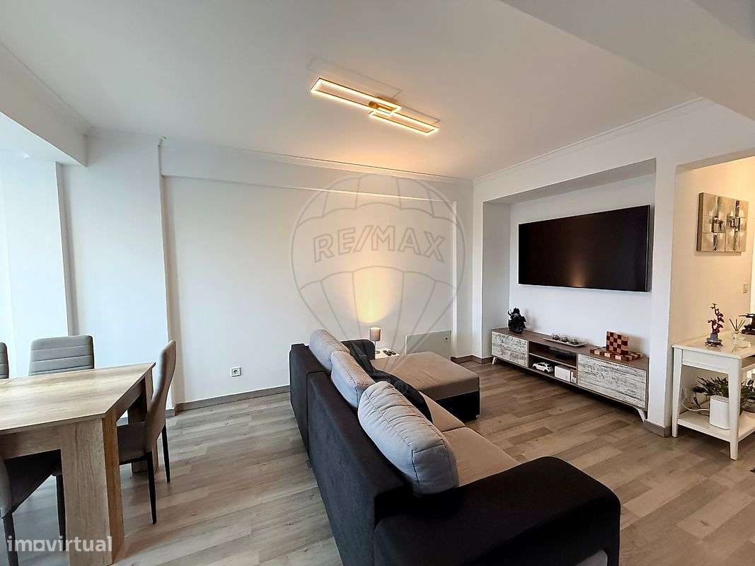 Apartamento T1 Remodelado em Belas-8