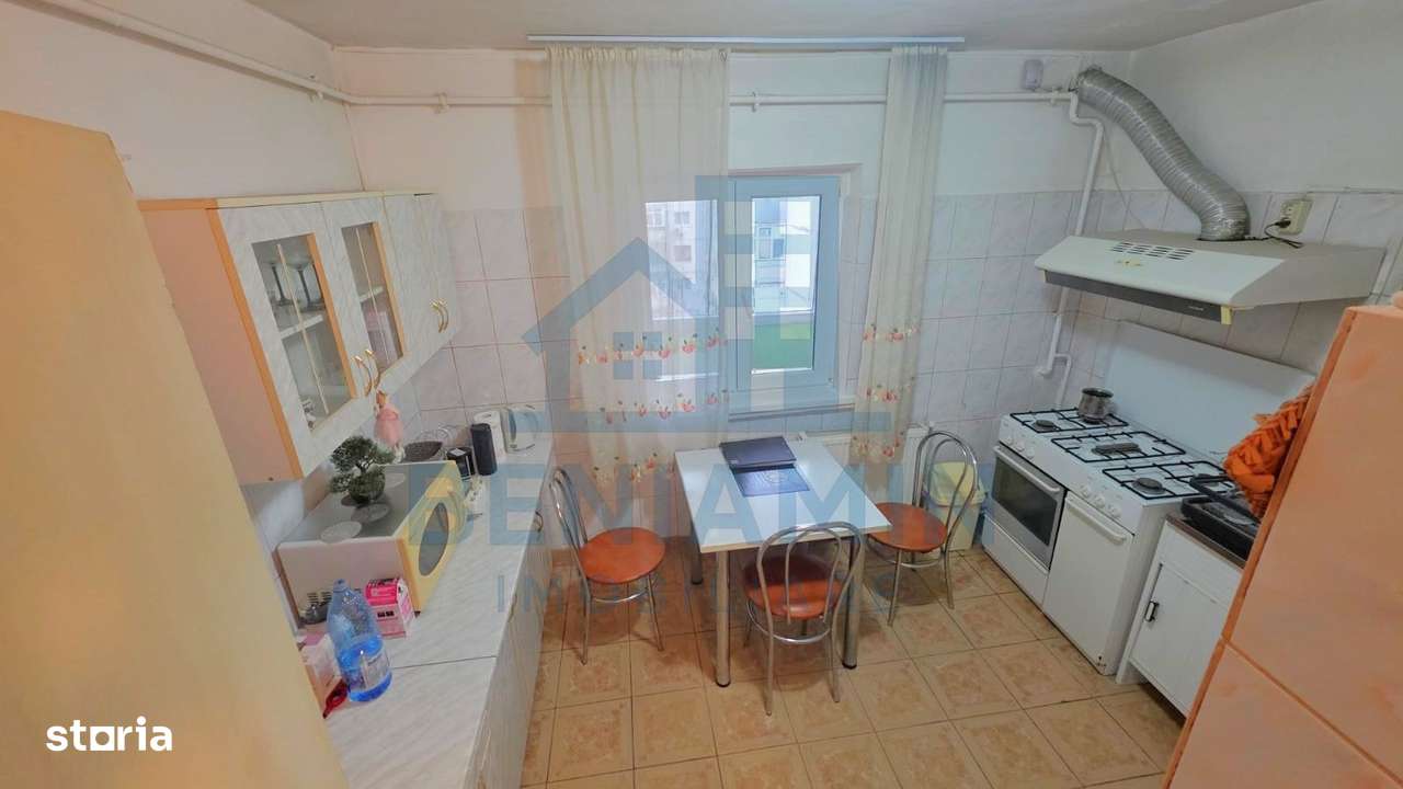 Apartament de vanzare 3 camere decomandat 1 Mai 72 mp-5