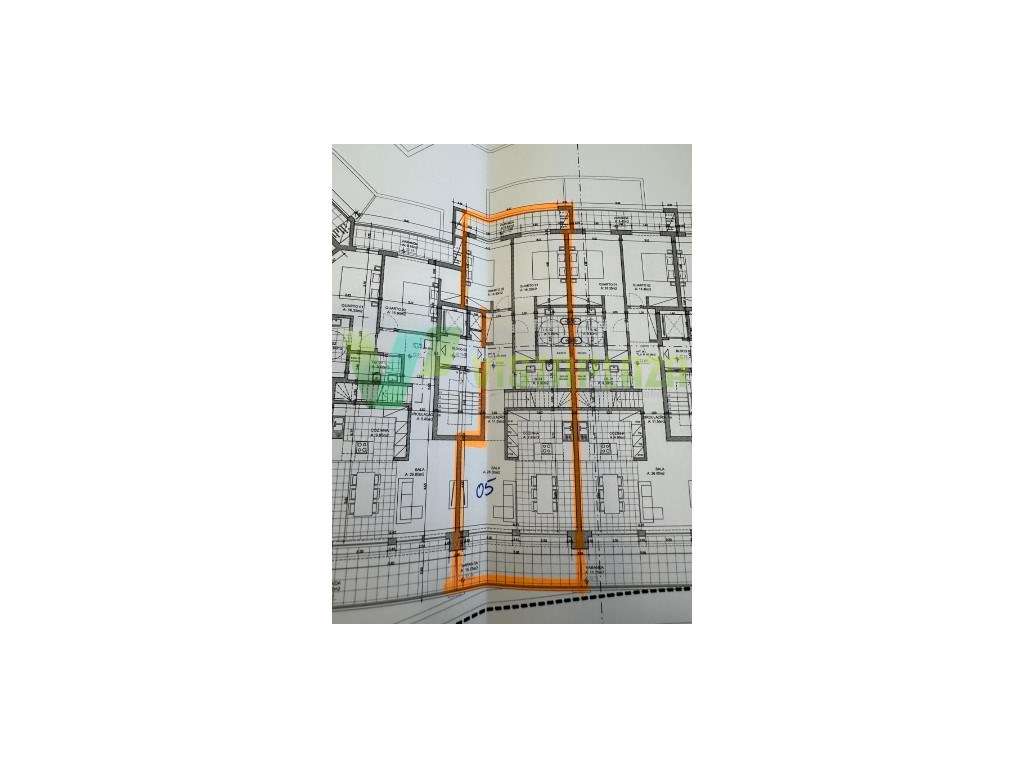 Apartamento T2 com Terraço Privativo, Piscina e Garagem Box em Alvo...-33