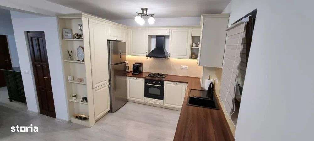 Casa triplex, moderna, spre vanzare, zona in dezvoltare - Imagine principală: 4/6